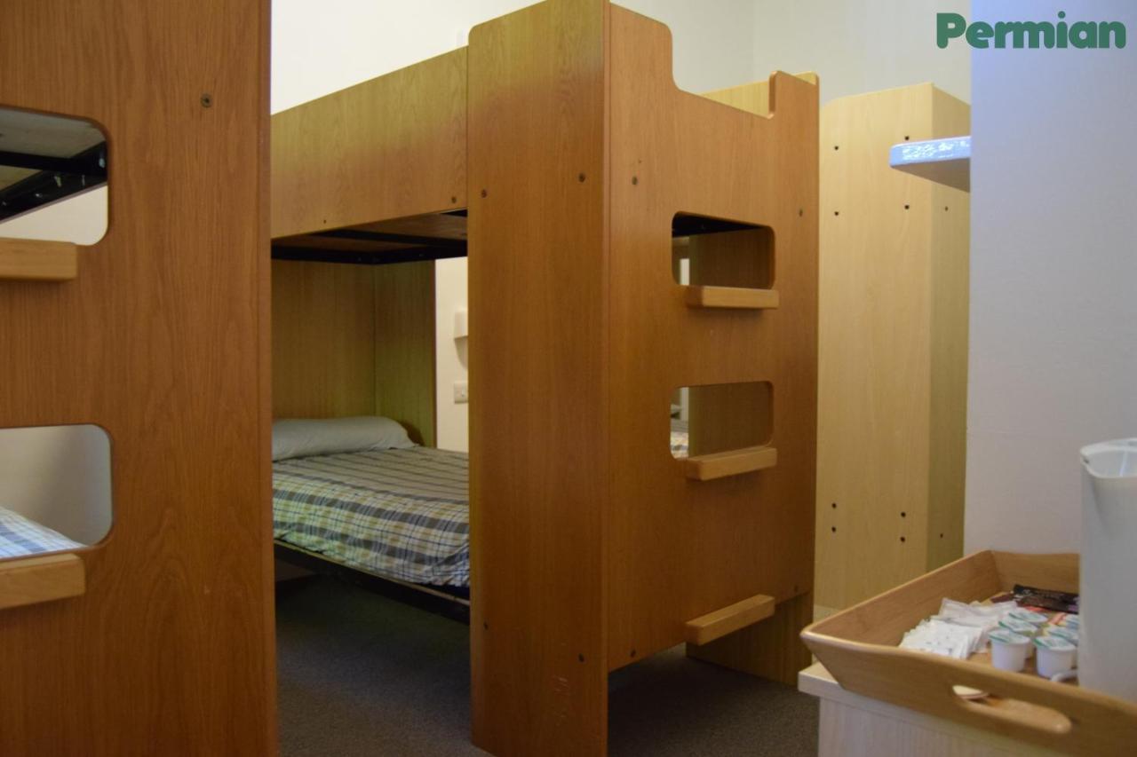 Fsc Juniper Hall Hostel Mickleham Extérieur photo