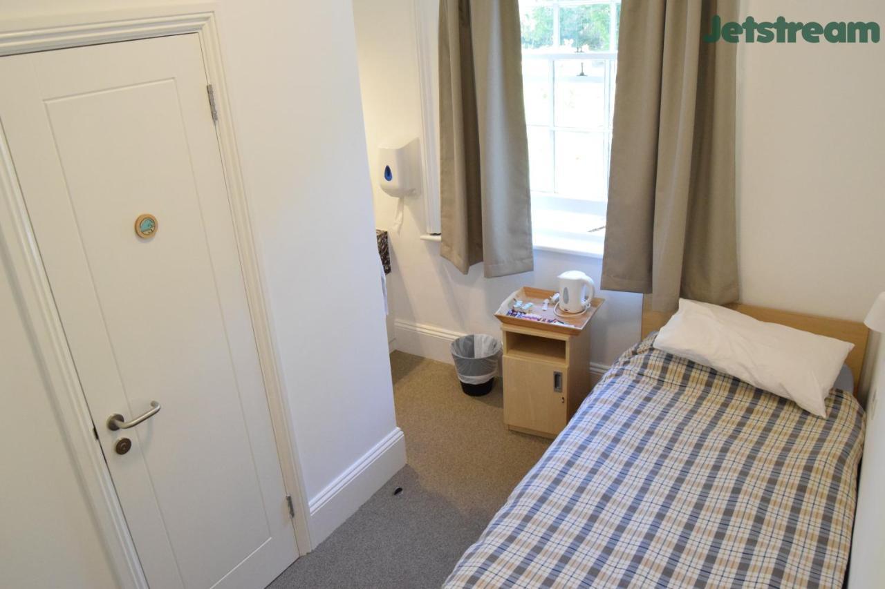 Fsc Juniper Hall Hostel Mickleham Extérieur photo