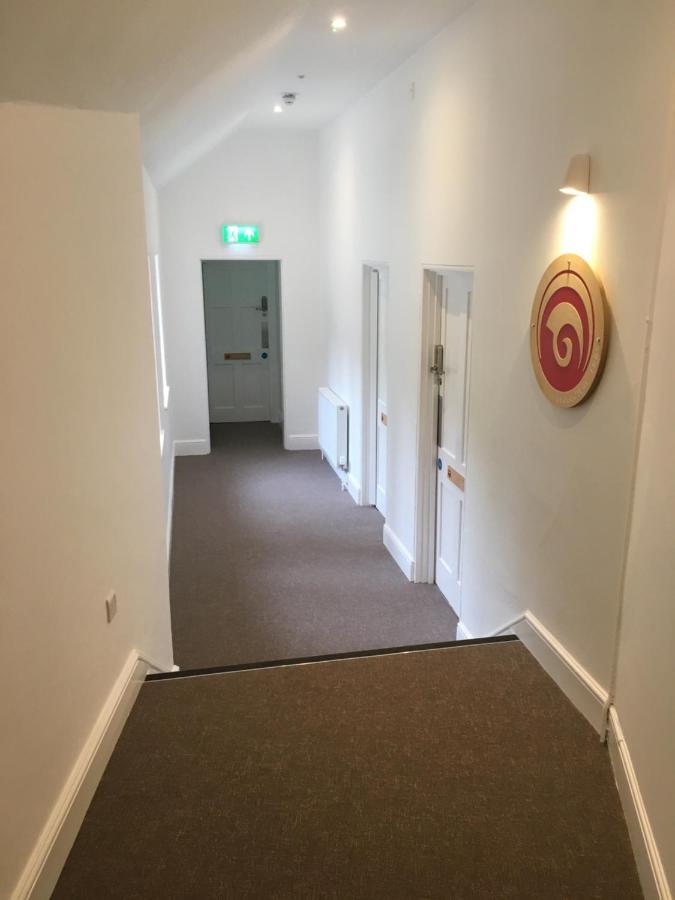 Fsc Juniper Hall Hostel Mickleham Extérieur photo